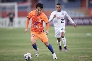 鲁媒：五外援全部参加泰山训练 吴兴涵将缺席明天对阵亚泰