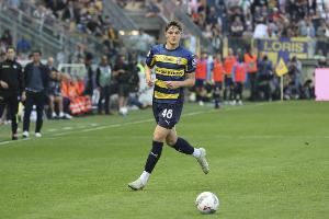 记者：利物浦仍有望签下中卫，格伊和莱奥尼都在考虑范围