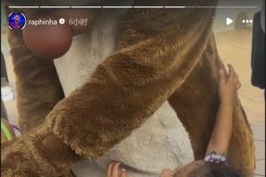 拉菲尼亚痛批迪士尼：为何白人孩子都得到了拥抱，而我的儿子没有