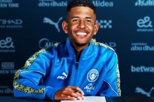 押宝！英媒：曼城拒绝热刺7000万报价萨维尼奥，担心成帕尔默第二