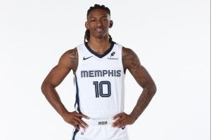 酷似莫兰特！斯莫尔半场6中2拿到5分2板1助 4失误&正负值-26