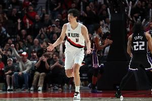 媒体人：什么时候能用手&什么时候一动立马被抓 这些杨瀚森都要学