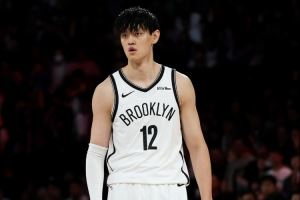 戴隆-夏普：曾凡博学东西很快 传球到位 防守也积极图片