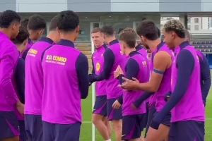 好消息!莱万、奥尔莫恢复合练,队友们拍打仪式欢迎