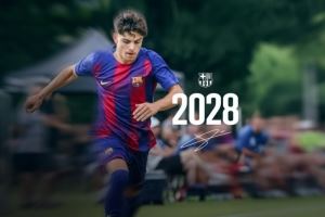 世体:小将埃斯帕特成为巴萨一线队训练常客,展现出色边后卫能力