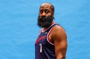 有丶逆天啊!哈登下半场已经7失误了!