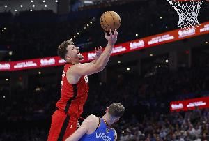 申京生涯至少2500分1000助攻&历史第三年轻 仅次于詹姆斯字母哥