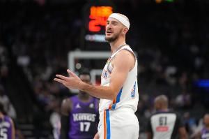 上半场仅出战1分42秒!雷霆官方:卡鲁索因右手酸痛退出今日比赛